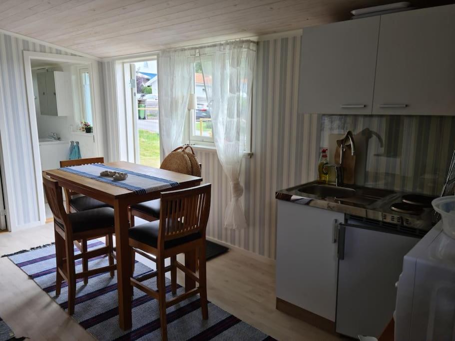 Foertjusande Gaesthus Med Parkering Fjällbacka المظهر الخارجي الصورة